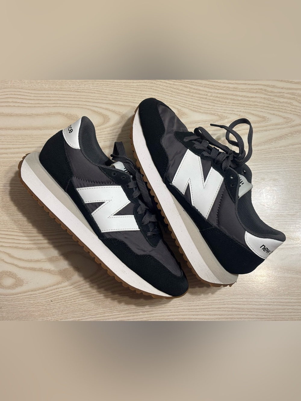New Balance Black & White Retro-Style Women's/Men's Sneakers